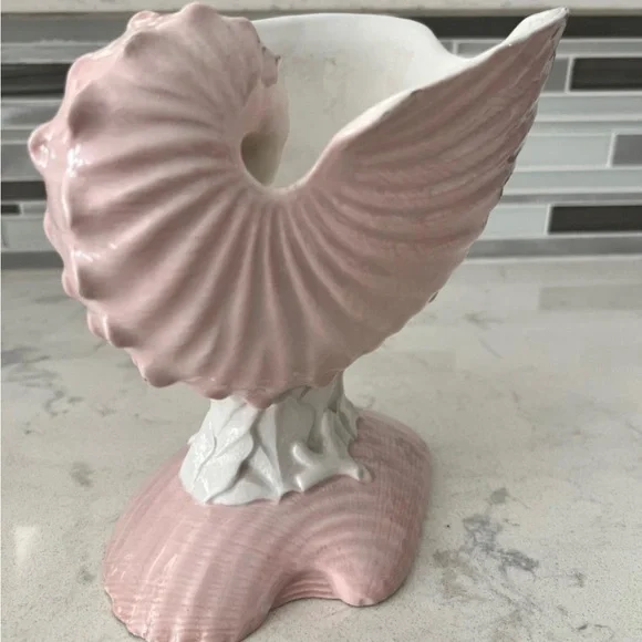 VINTAGE ITALIAN MAJOLICA SEA SHELL PINK & WHITE VASE 7 1/2" X 7" X 4 3/4" ITALY - Picture 4 of 10